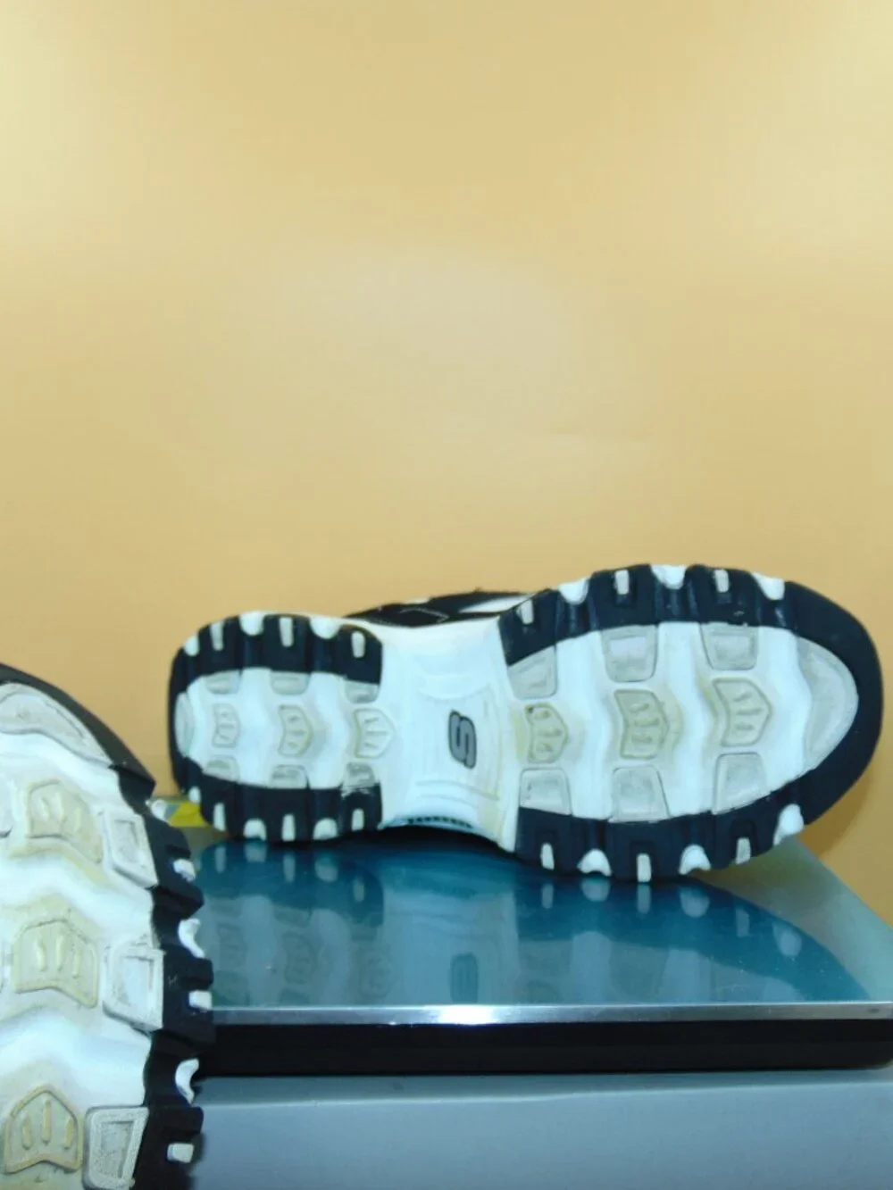 Skechers build fit